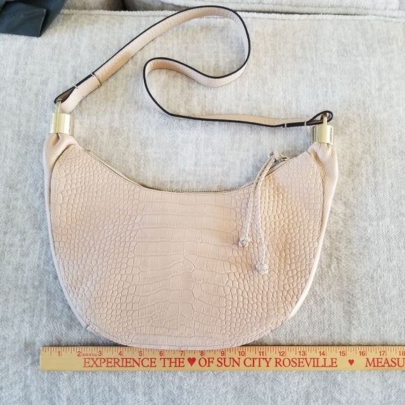 Vince Camuto Meliss Tan Color Leather Crossbody bag EUC - Picture 2 of 16